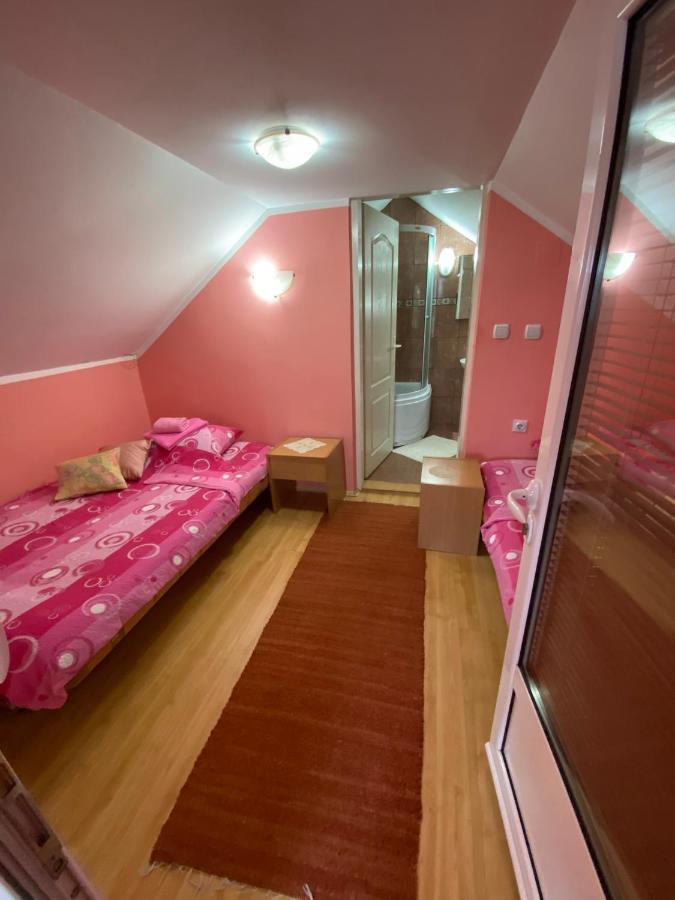 Sud ,,Antal I Olga,, Bed & Breakfast Skorenovac Exterior foto